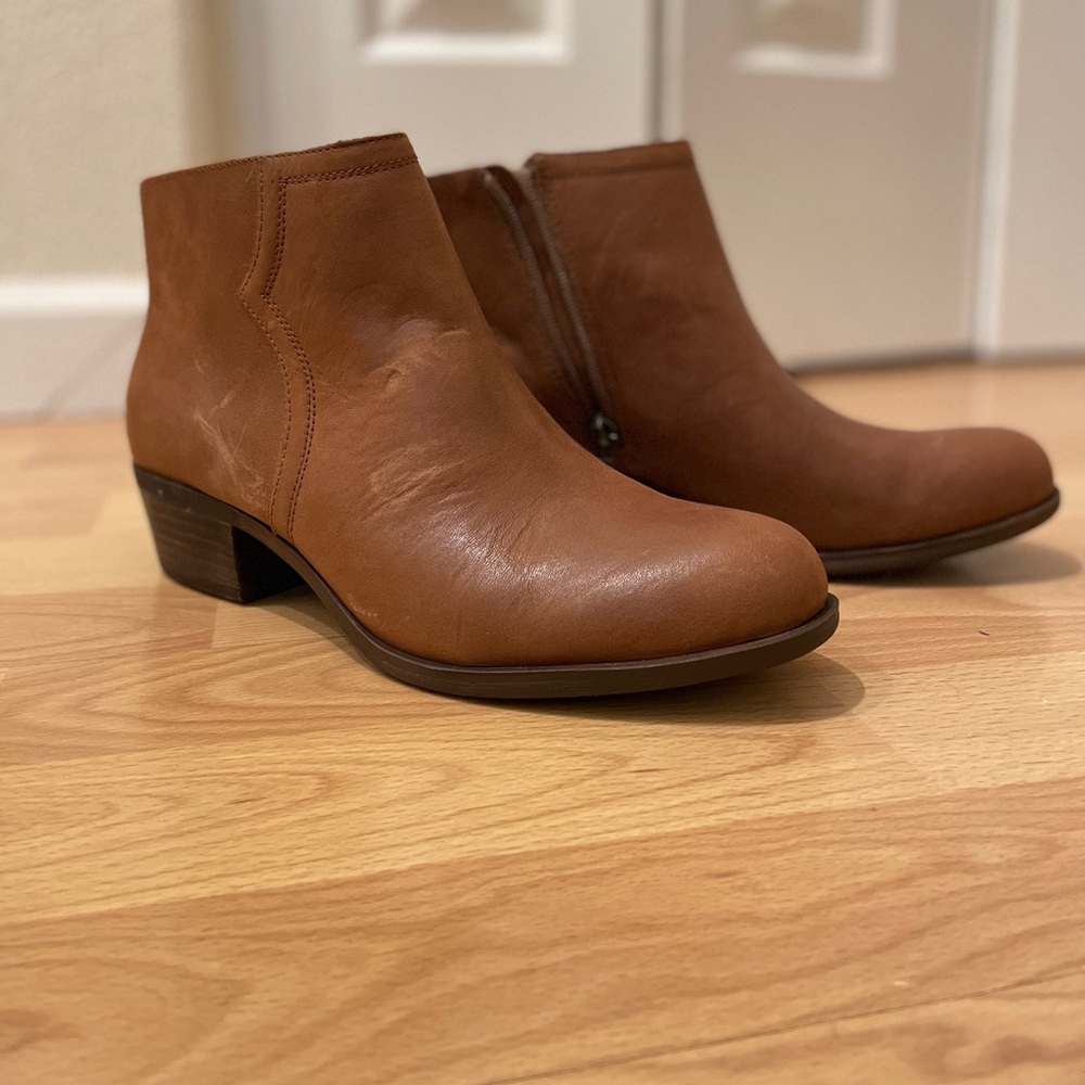 Lucky Brand  9M/40 Tan Zip Boots